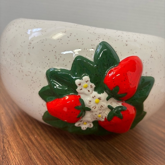 Vintage Strawberry Design Hand Painted Ceramic Bowl Planter - Picture 8 of 10